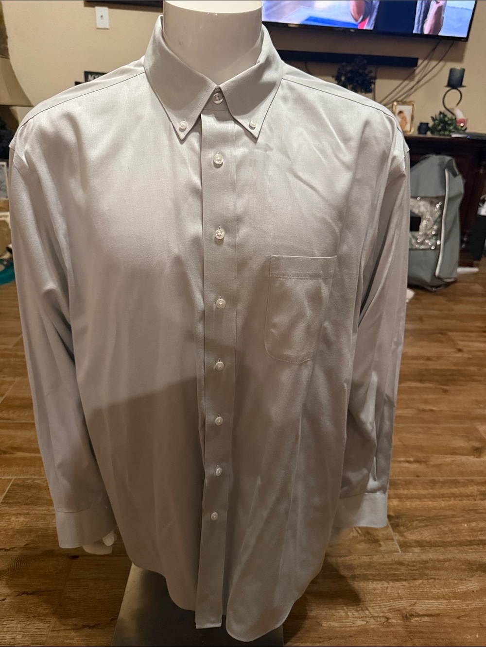 Roundtree & Yorke Gold Label Light Gray Button-Down Dress Shirt with Long Sleeve
